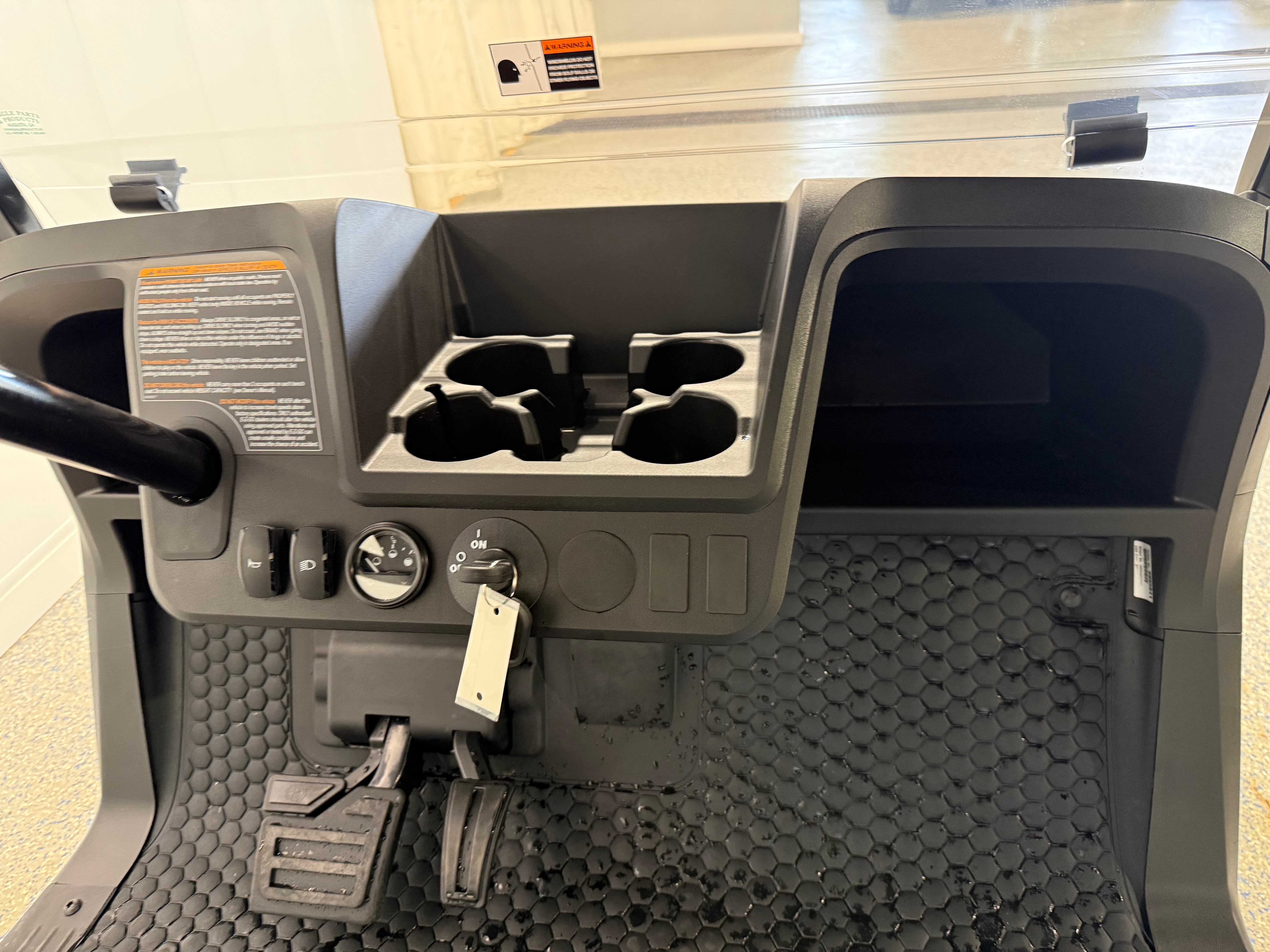 2027 E-Z-GO RXV 4 Valor S EFI Gas