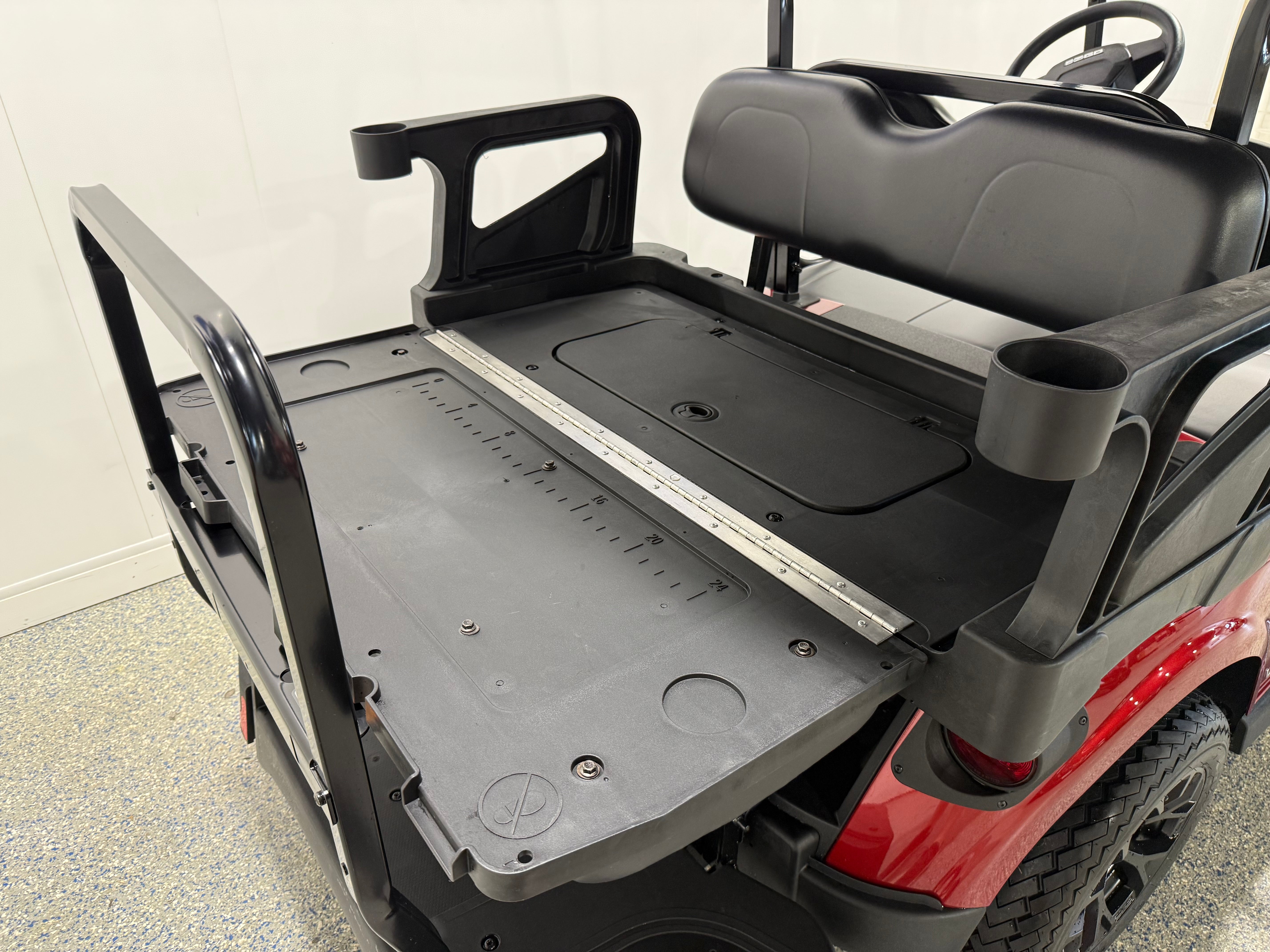 2027 E-Z-GO RXV 4 Valor S+ EFI Gas