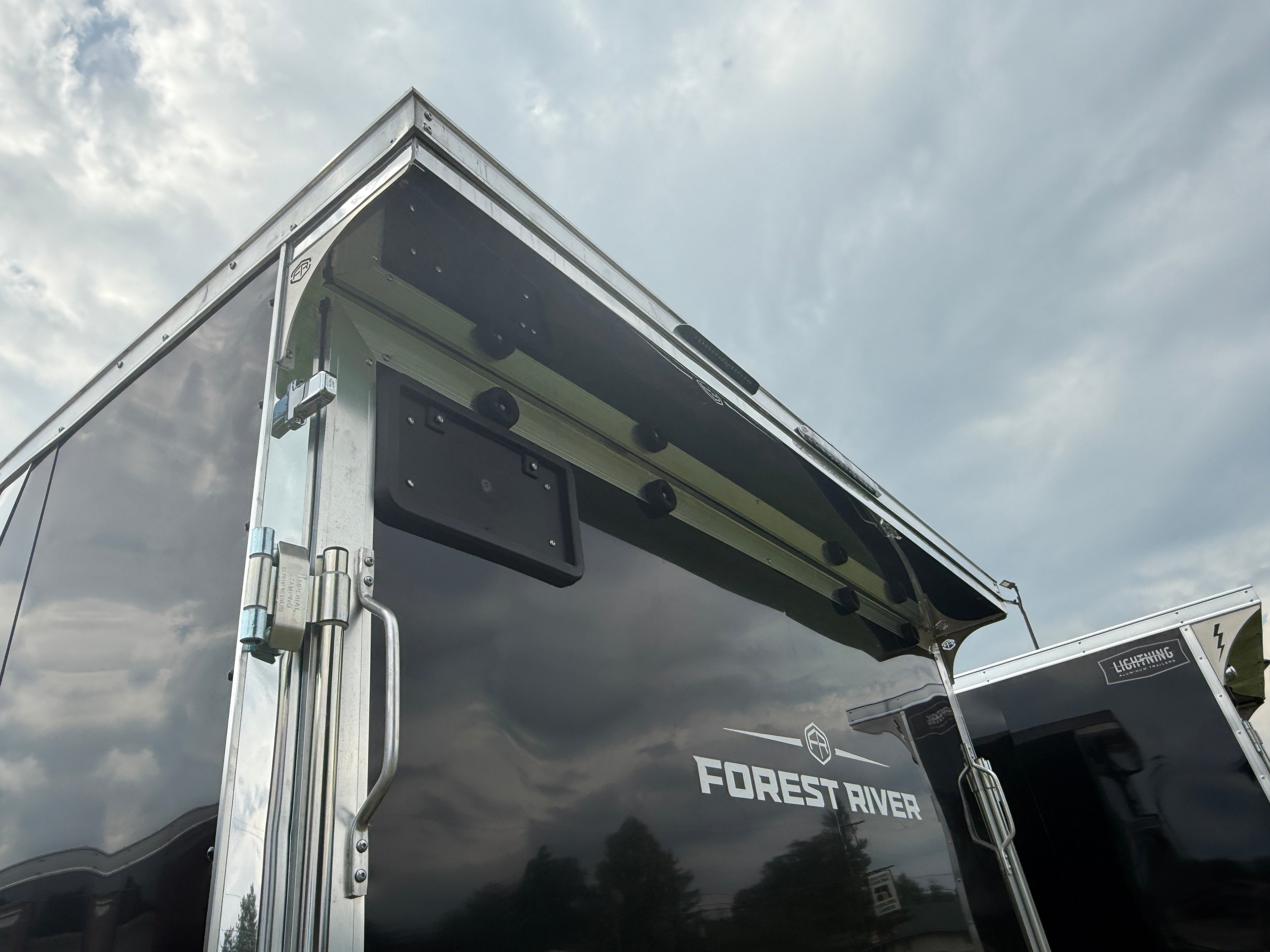 2026 Cargo Mate Continental Cargo 7.5' x 14' Enclosed Trailer