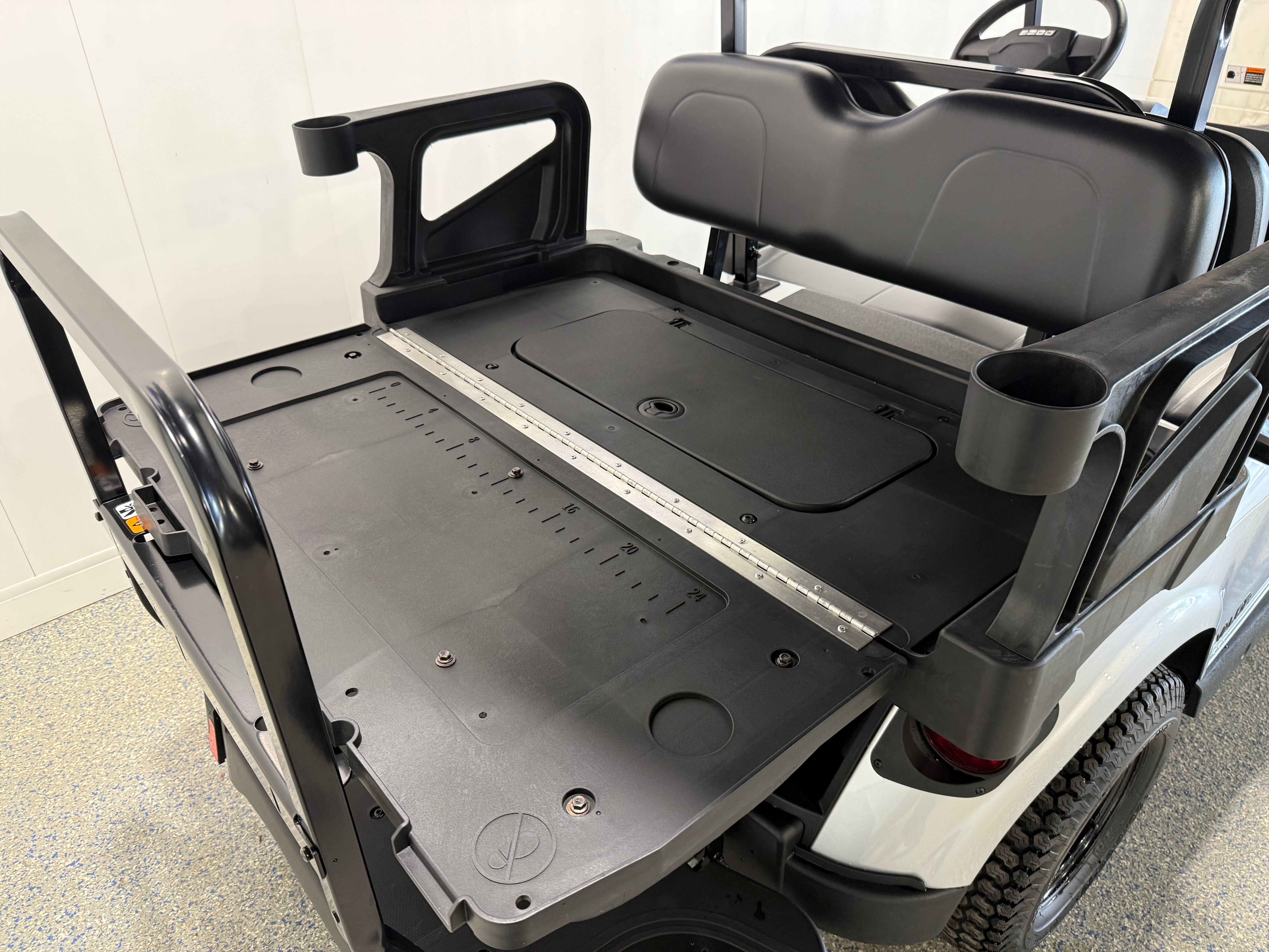 2027 E-Z-GO RXV 4 Valor S EFI Gas