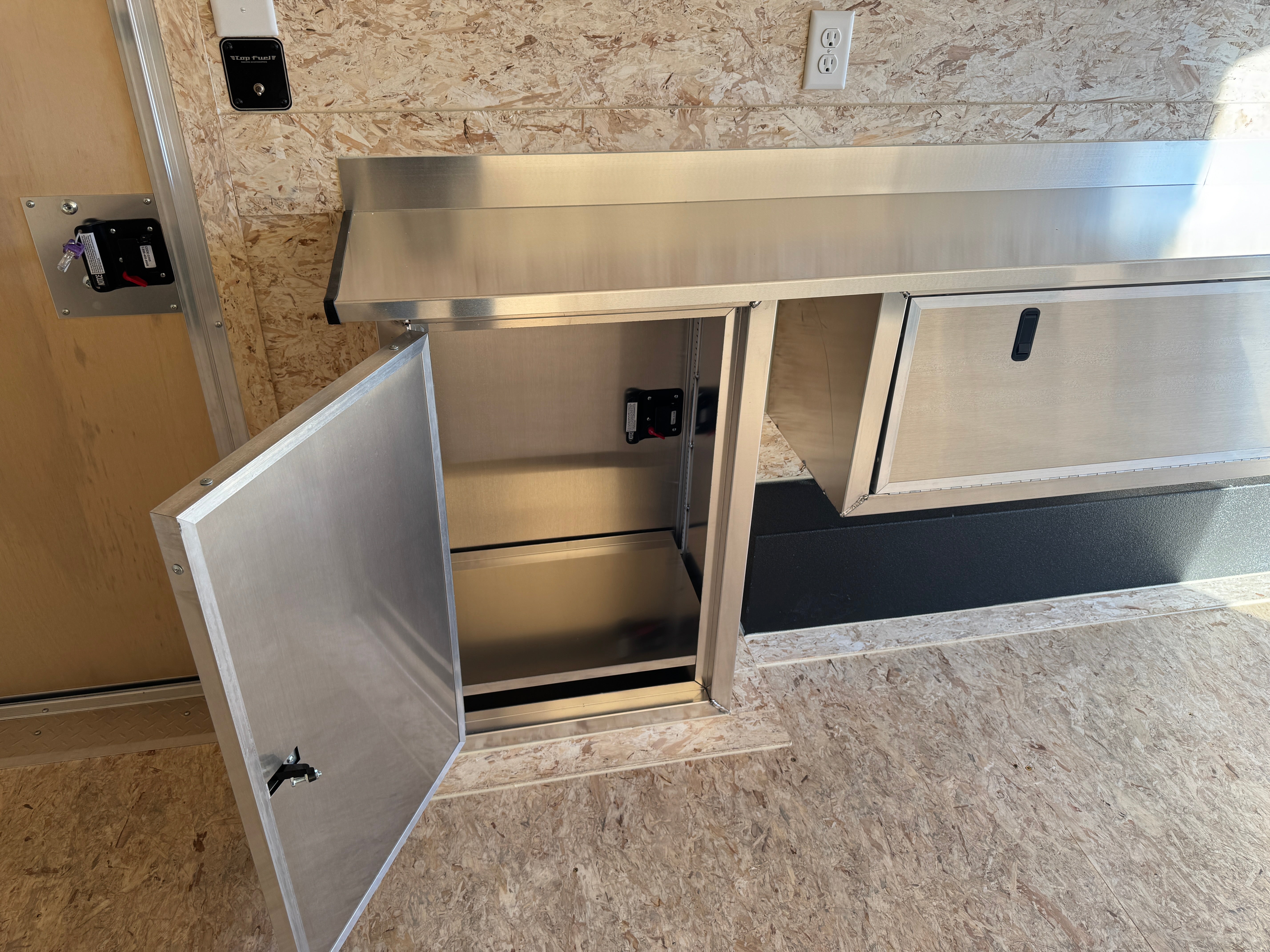 2026 Formula 8.5' x 16' Contractor Deluxe Flat Top Bullnose Enclosed Trailer