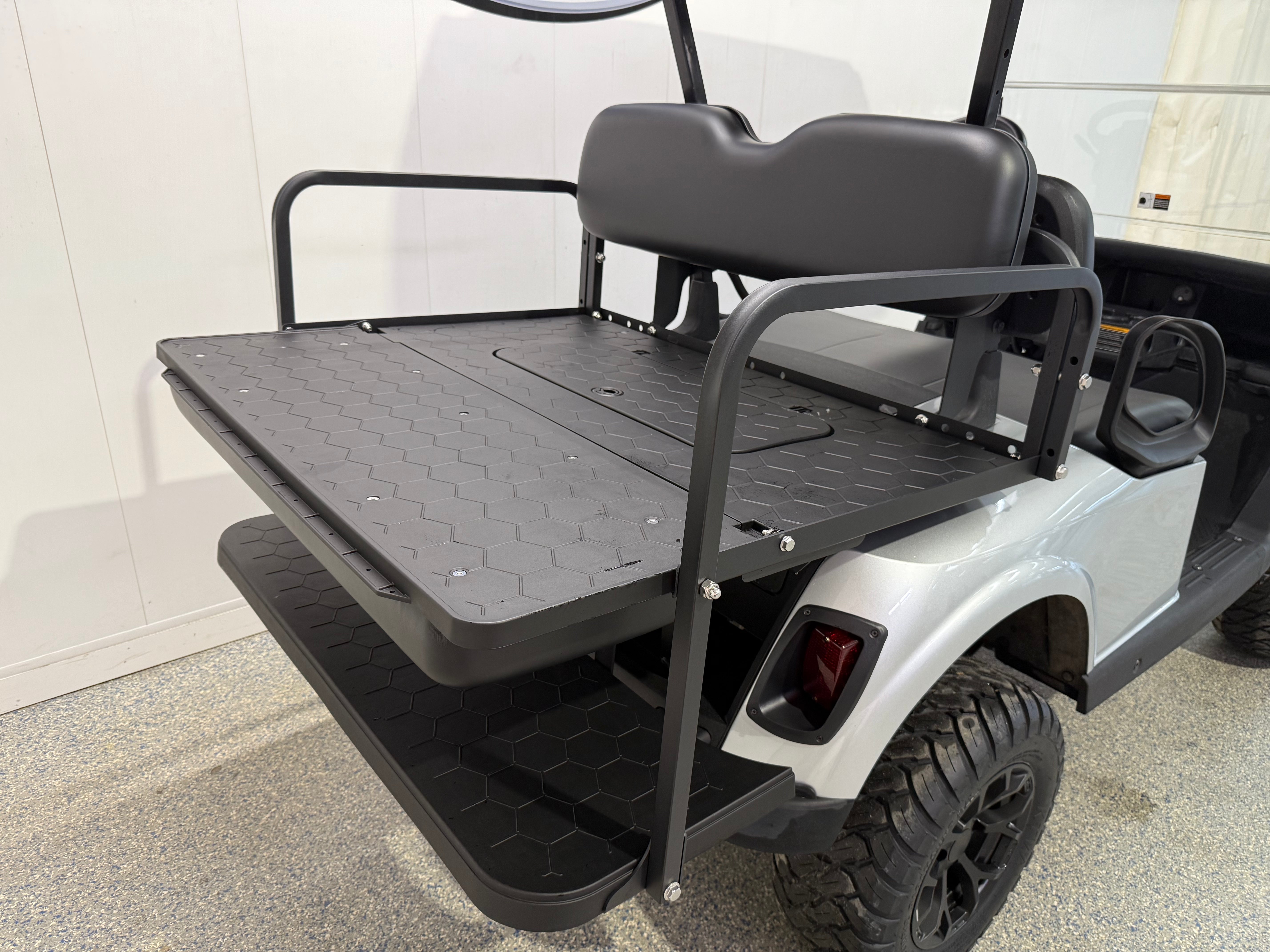 2021 E-Z-GO RXV 4 Passenger Lifted ELiTE