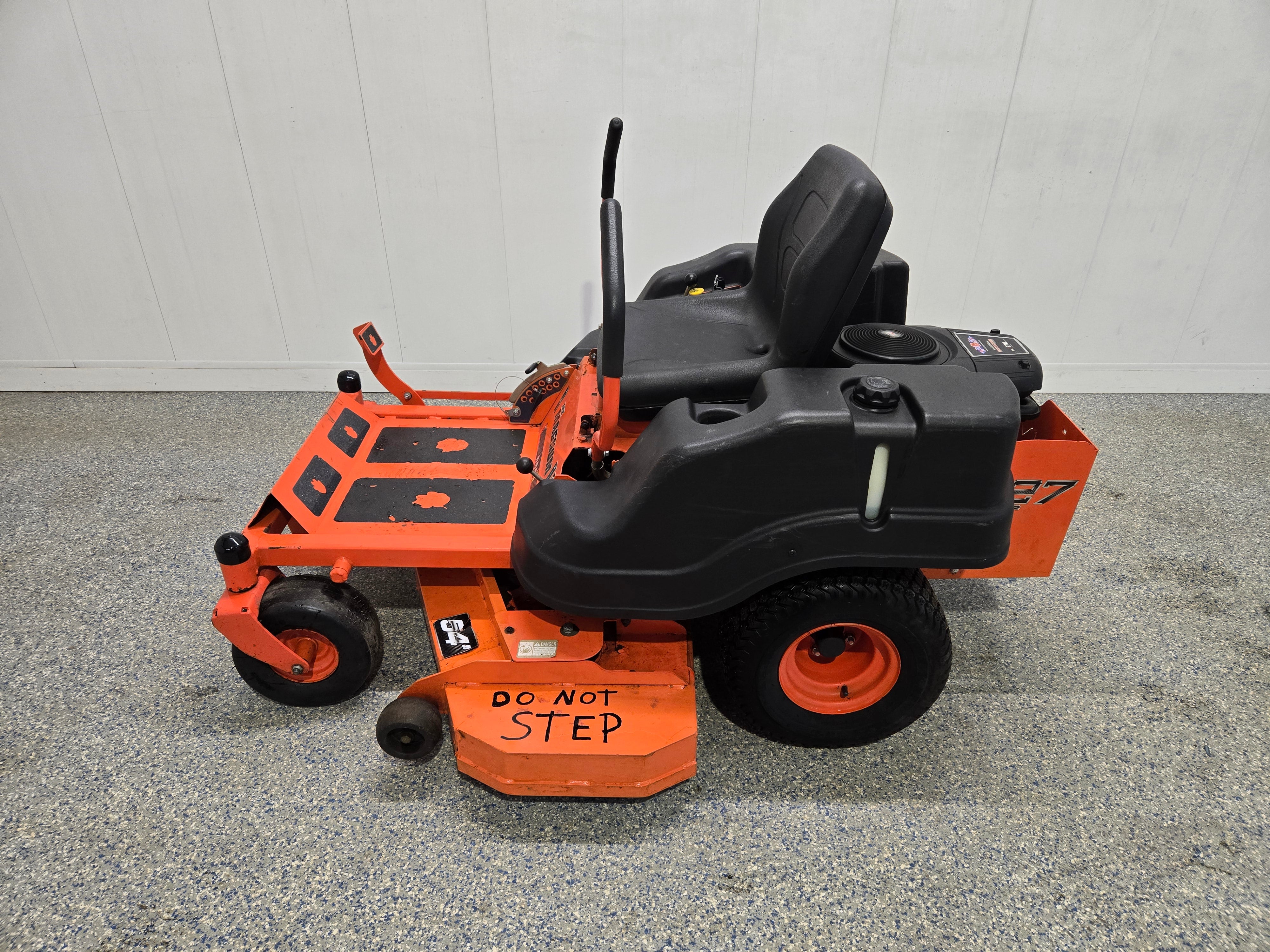 2013 Bad Boy 54" MZ Magnum Briggs & Stratton 27HP